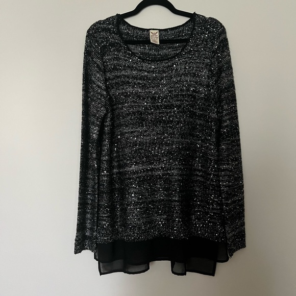 Faded Glory Tops - Faded Glory women’s long sleeve black and gray sequin top silk bottom hem XL